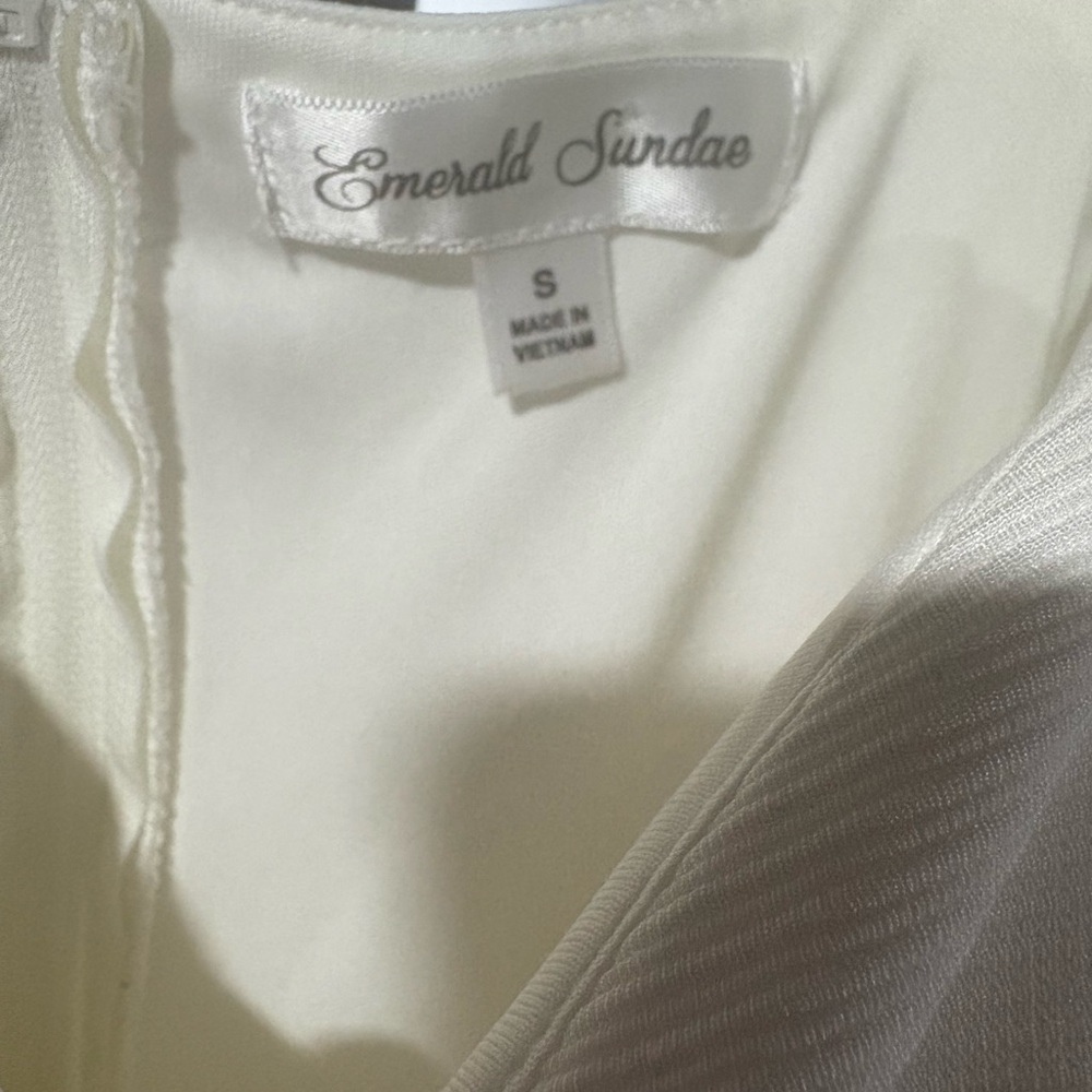 Emerald Sundae Small dressy midi length dress. Cold shoulder mini sleeve. … - Picture 3 of 4